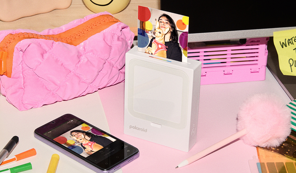 スマホの写真が、“飾れる思い出”に変わる。Polaroid、新型スマホ